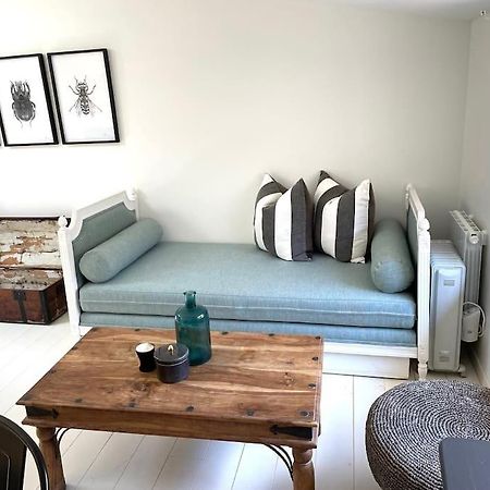 Cosy Camon Bolt-Hole Apartment Exterior photo