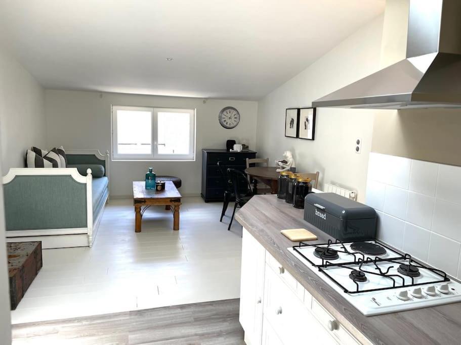 Cosy Camon Bolt-Hole Apartment Exterior photo