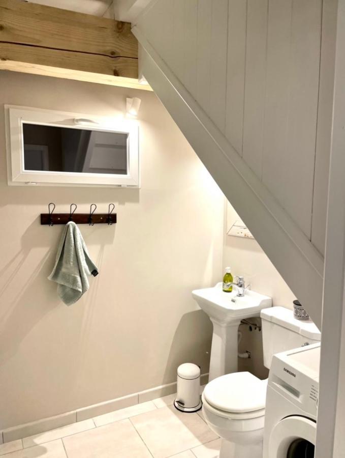 Cosy Camon Bolt-Hole Apartment Exterior photo
