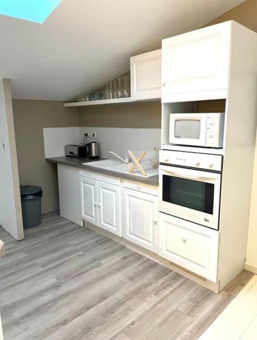 Cosy Camon Bolt-Hole Apartment Exterior photo